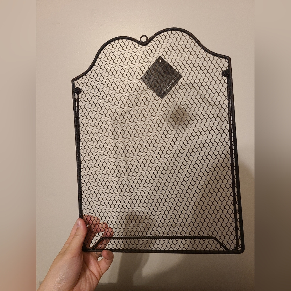 Easel black jewelry holder